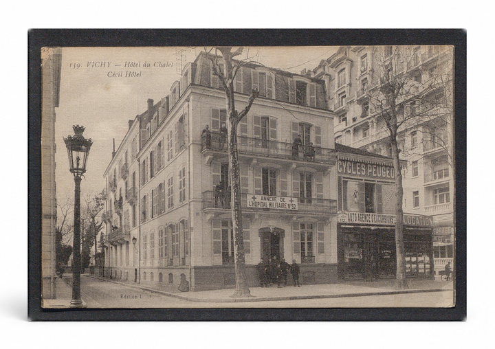 Vichy Hotel du Chalet Cecil Hotel 1900s - French Vintage Poster Wall Art